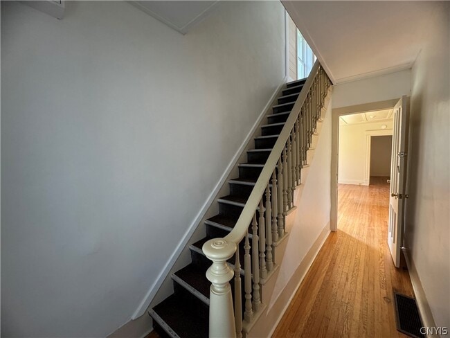 Photo - 1714 Valley Dr