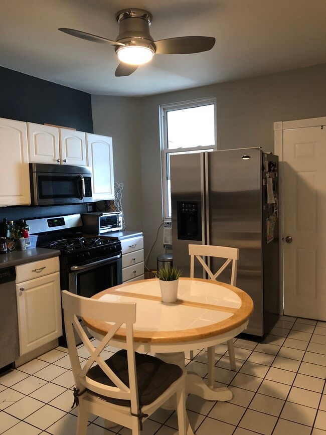 Photo - 3234 N Whipple St Unidad 1st Floor