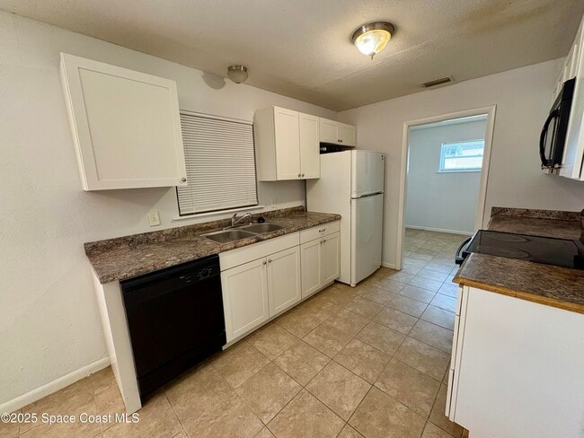 Photo - 620 Key Largo Dr S