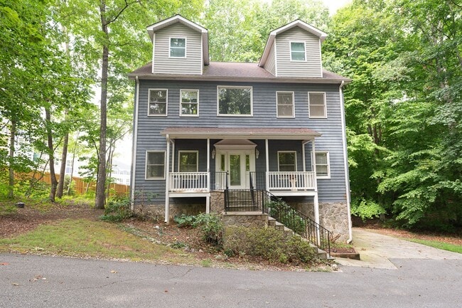 Building Photo - Spacious 3100 sq ft 3 bedroom 2.5 bath home on over 1.5 acres in Oak Ridge NC w/2 car garage