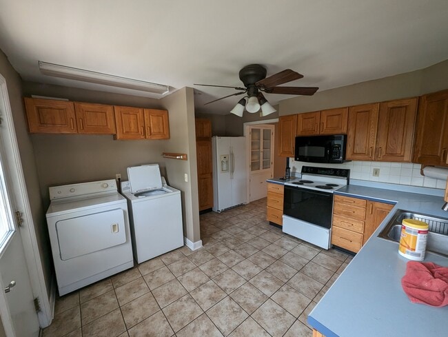 Kitchen - 205 E Madison St