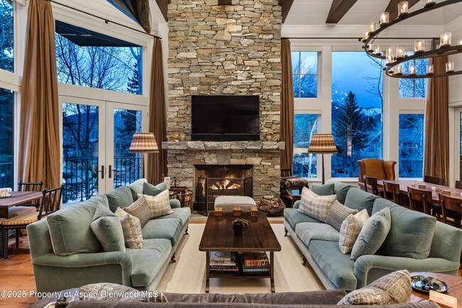 Photo - 304 S Garmisch St