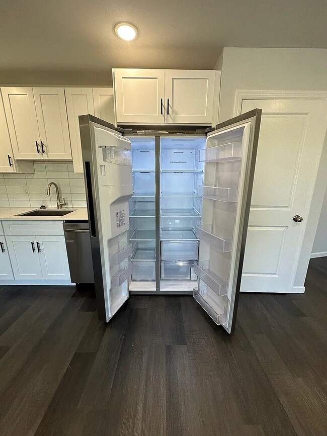 Building Photo - 207 Redwood Ave