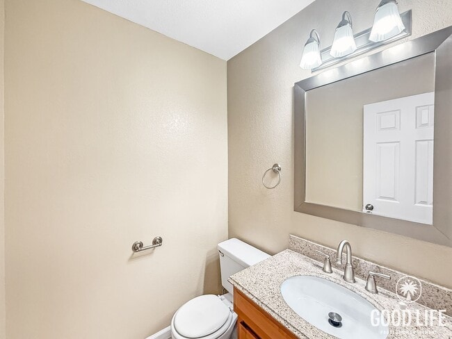 Photo - Beautiful 2B 2.5BA Townhouse in El Cajon!