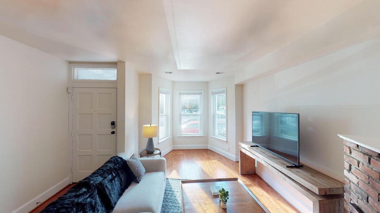 Photo - 835 4th St NE