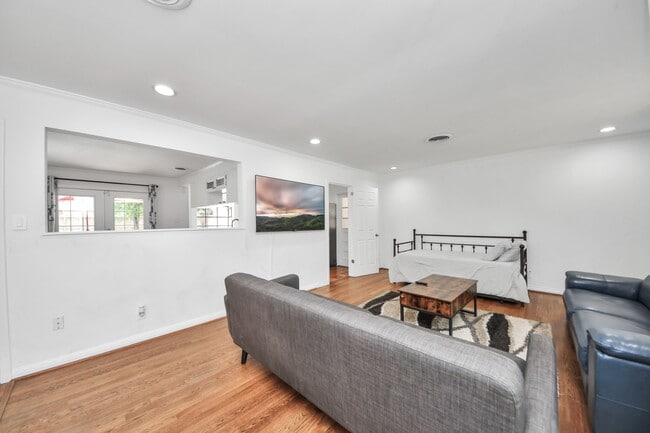 Photo - 5139 Beechnut St