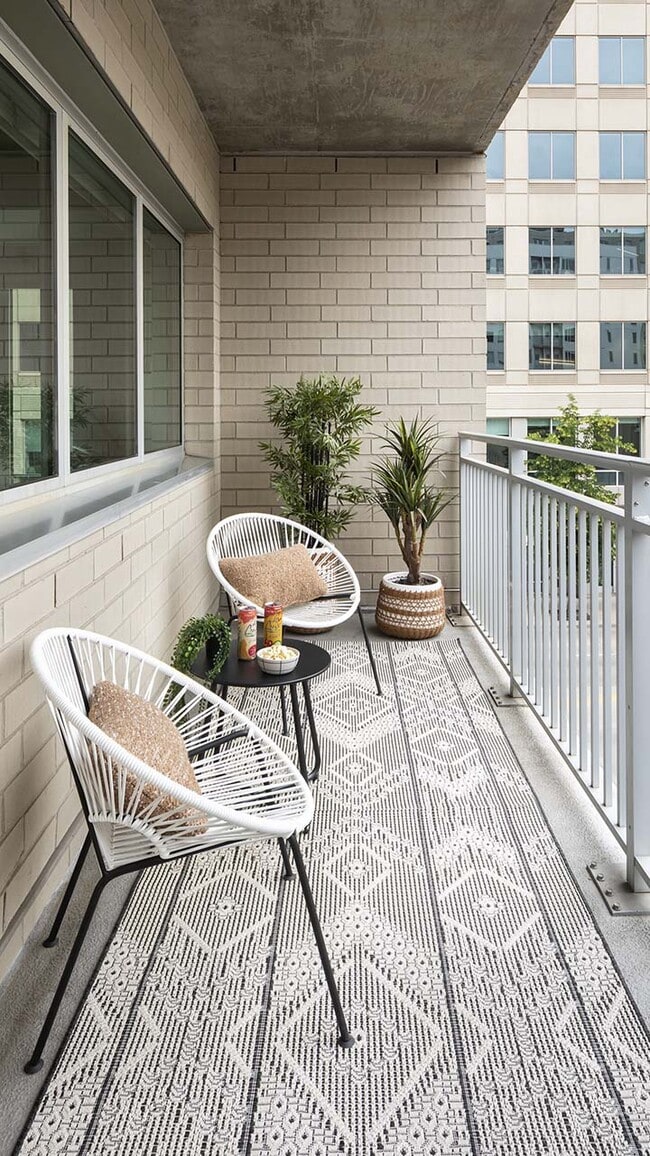 Private Apartment Balcony - Griffis LoDo