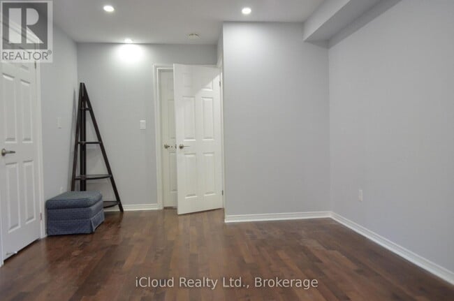 Photo - 319 Aspendale Cres