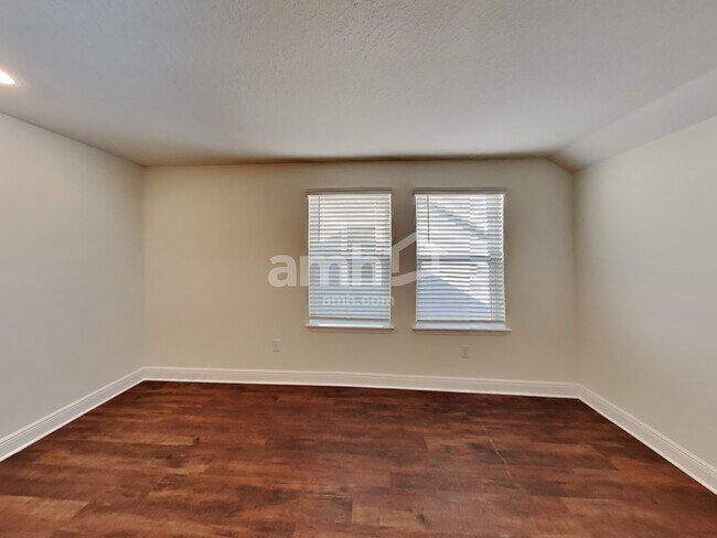 Photo - 27611 St Andrews Ave