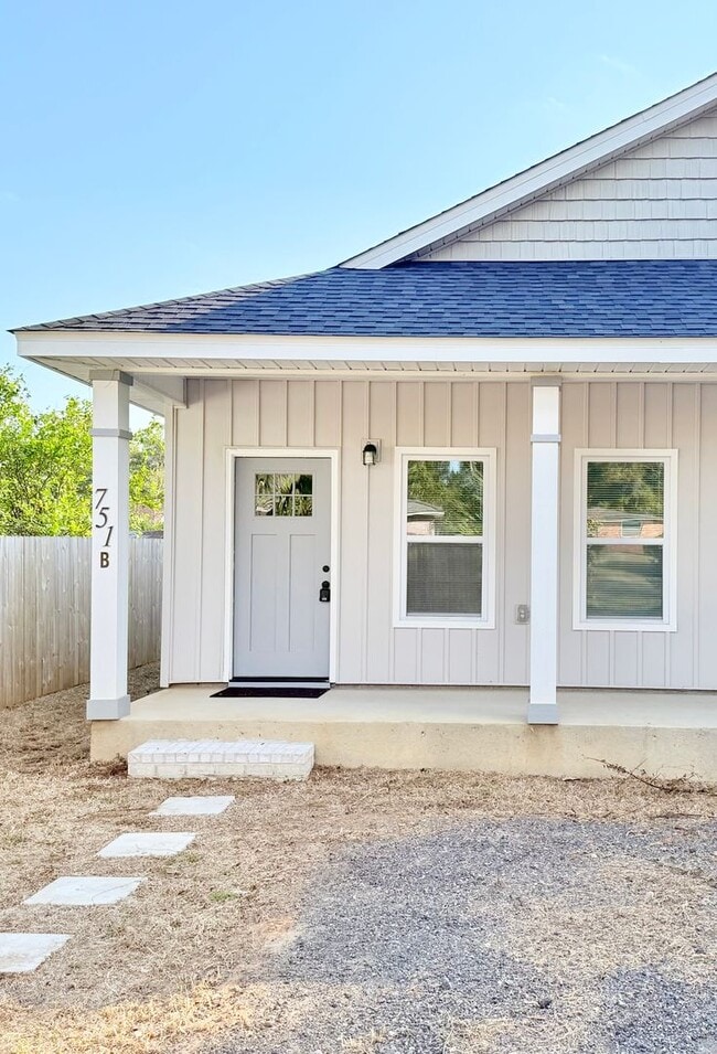Building Photo - Modern 2-Bedroom Duplex