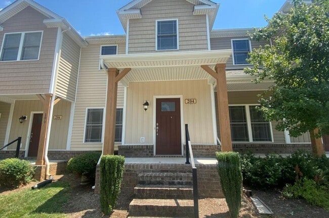 Building Photo - 3 Bedroom Townhouse in Cornerstone