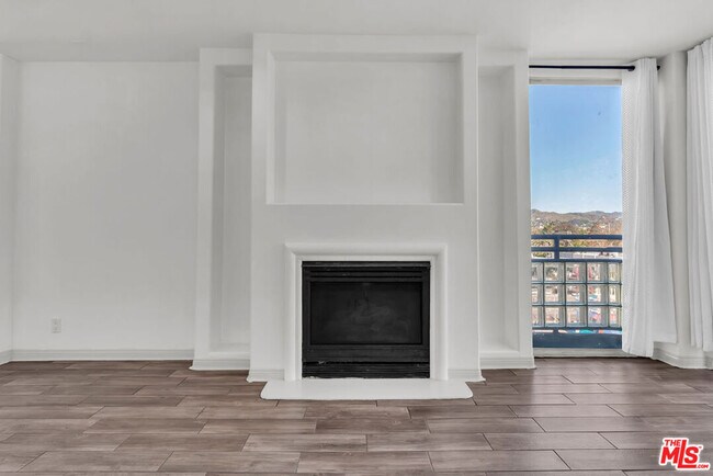 Photo - 131 Croft Ave Unit 401