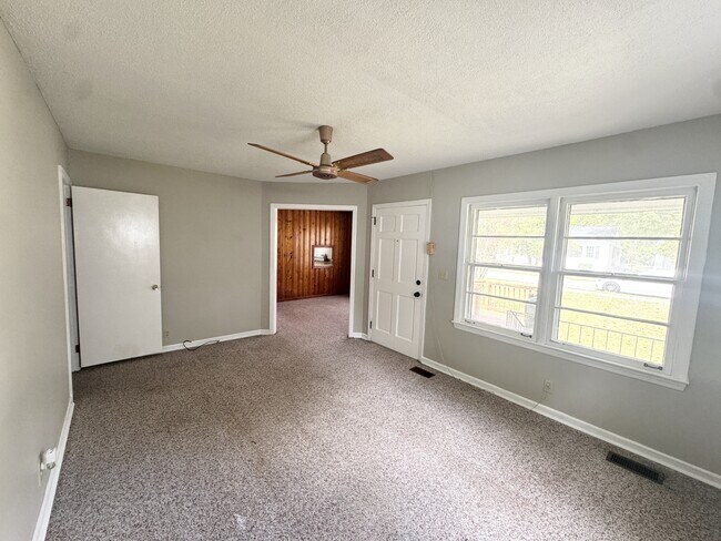 Photo - 221 Shirley Dr