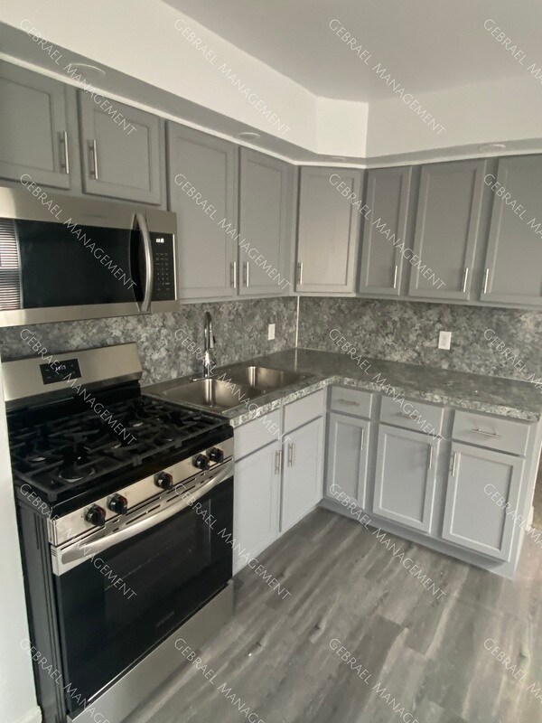 Photo - 839 Waldman Ave