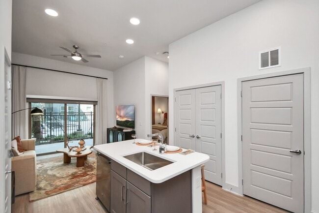 Building Photo - 1617 Enid St Unit 373 Rental
