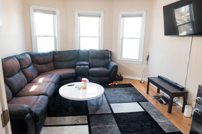 Photo - 66 Brooks St Unit 2