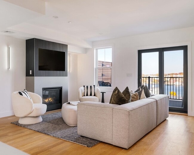 Photo - 272 E Eagle St Unit 4