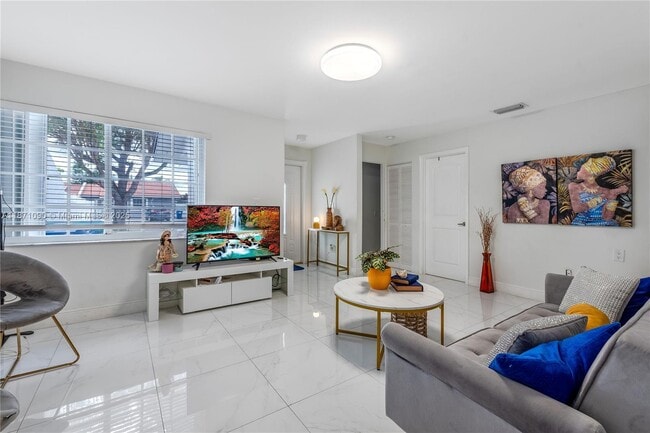 Building Photo - 11451 SW 5th St Unit 1 Rental