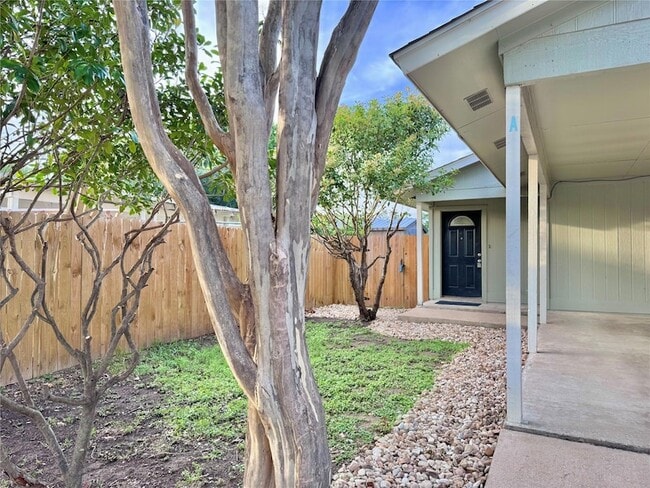 Building Photo - 2110 Blue Meadow Dr Unit A