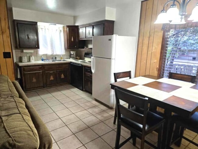 Photo - 165 E White Mountain Blvd