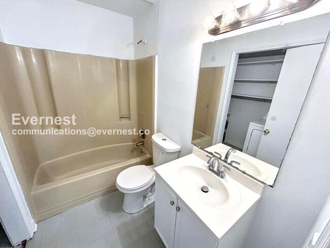 Photo - 203 Woodbine St