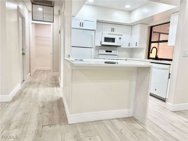 Photo - 1420 SE 19th St