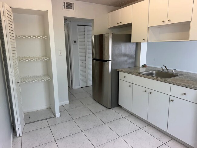 Building Photo - 525 NW 62 Ave Unit 13