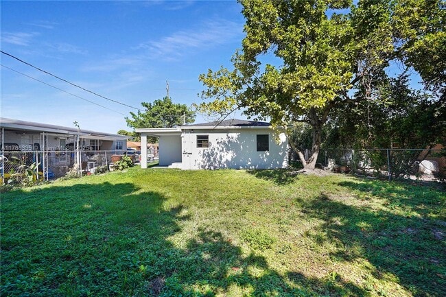 Photo - 50 E 13th St