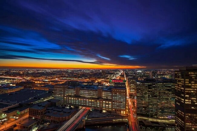 Photo - 235 W Van Buren St Unidad 4214