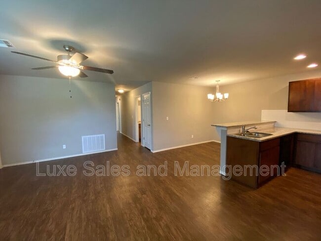 Photo - 793 SW 13th St