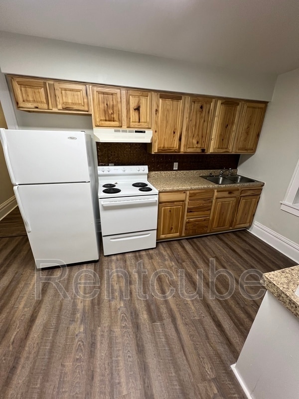 Photo - 243 W 11th St Unit Apt 6