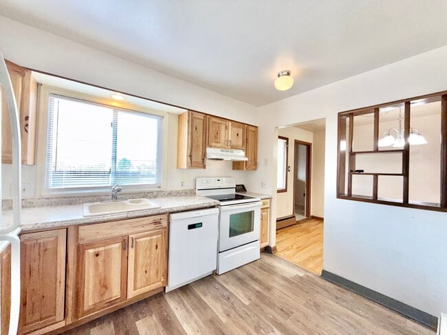 Building Photo - 225 Elmwood Dr