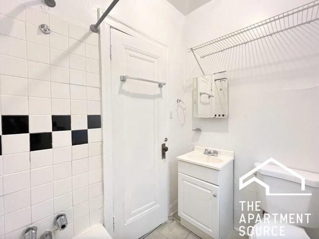 Photo - 2825 N Burling St