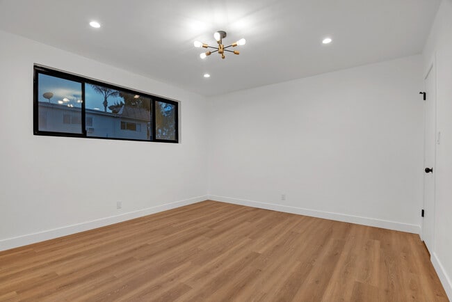 Photo - 950 Havenhurst Dr