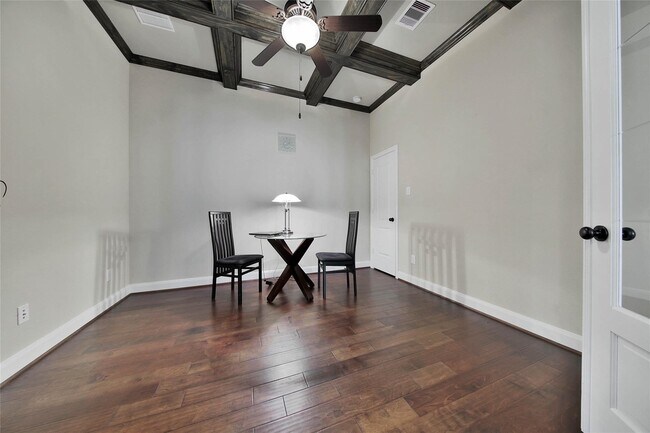 Photo - 2718 Carriage Hollow Ln