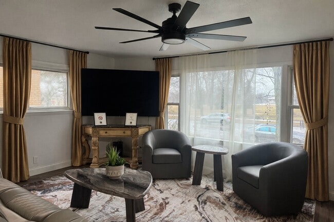 Building Photo - 3603-3603 N Humboldt Blvd