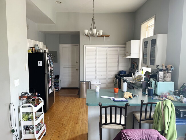 Photo - 1759 W Superior St Unidad 2