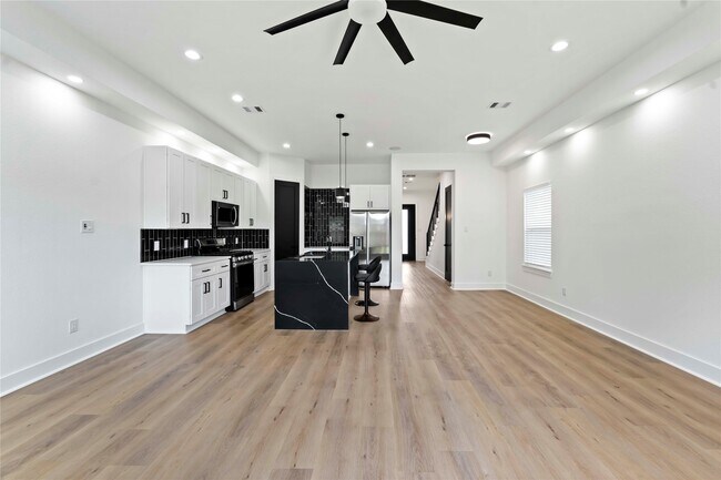 Photo - 8501 Safeguard St