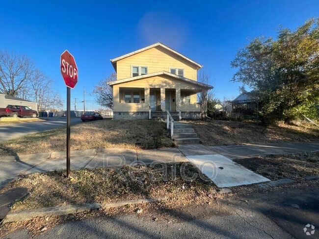 Building Photo - 900 E 13th Ave Rental