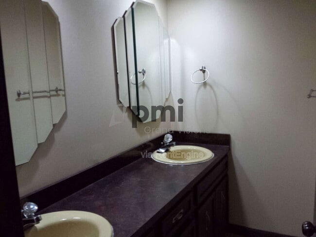 Photo - 536 W Ash Ave