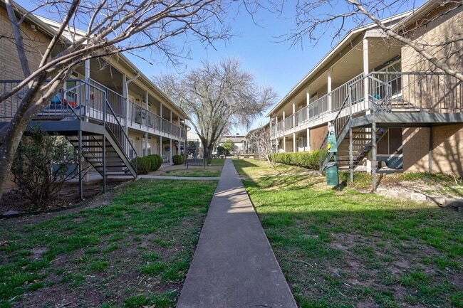 Photo - 2450 Ashdale Dr