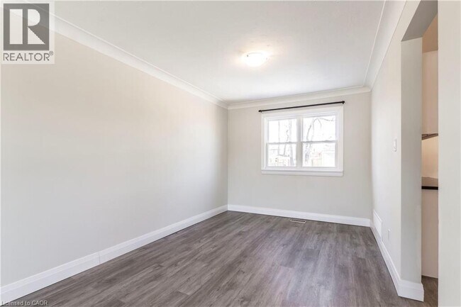 Photo - 2331 Barclay Rd