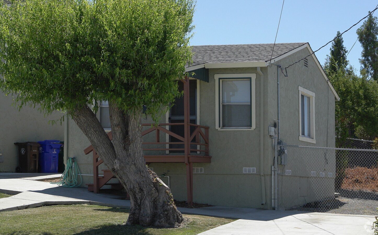 Photo - 755 Investment St