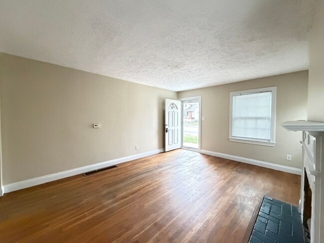 Photo - 825 Parkway Dr