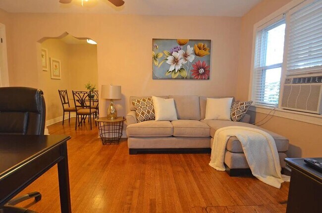 Building Photo - Charming Fully Furnished or unfurnished 1-Bed, 1-Bath steps from the Plaza District Unit 1712-8
