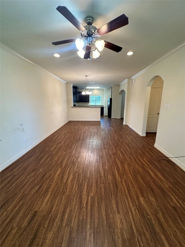 Building Photo - 214 S Tesch St Rental