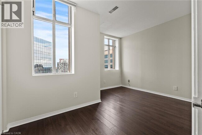 Photo - 36 James St S Unit 1402