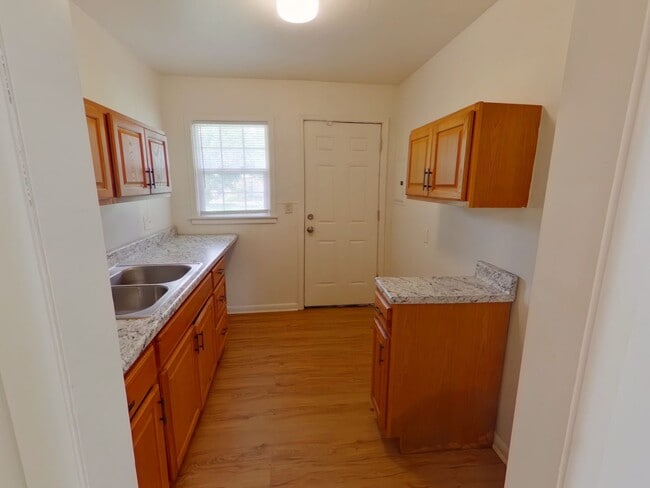 Photo - 1604 S Martinson St Unit 1