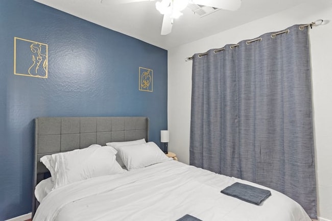 Photo - 2616 E Southgate Ave Townhome