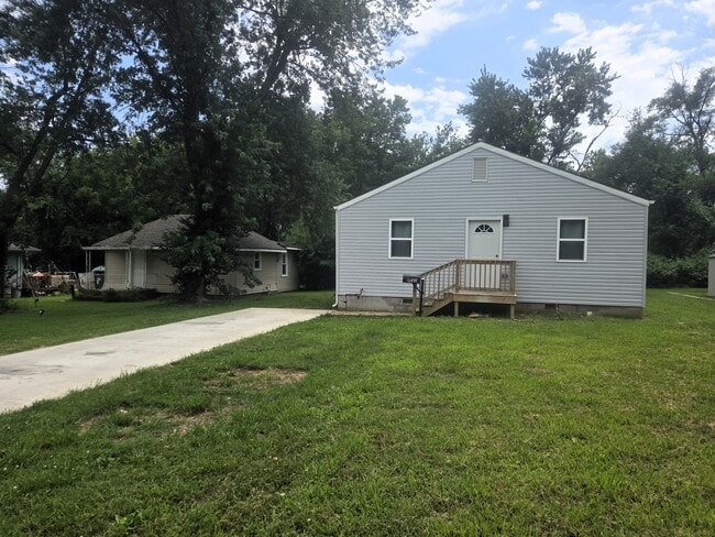 Building Photo - 2842 W Elm St